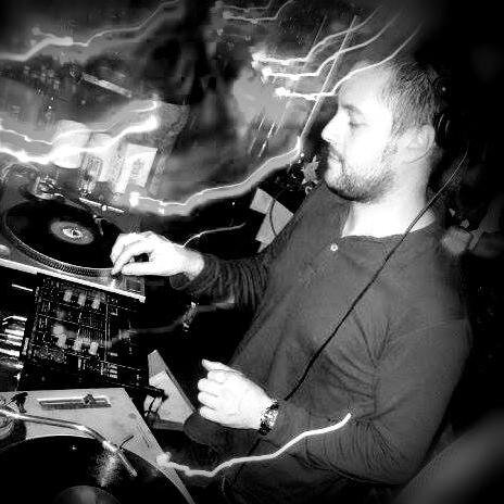 Dj/Producteur chez Kafkan Production.
ElectroJazz, DeepHouse, Progressive, DeepTechno.