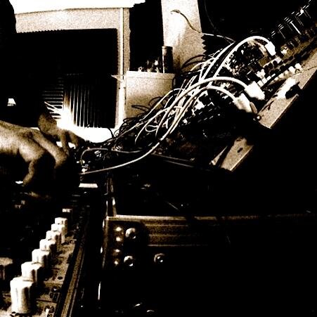 djthopa's profile picture. Somewhere between a nappy, a boat and a wire.