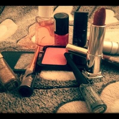 Get your Monthly dose of Beauty & Happiness ! We help you discover the latest and the best products in the BeautyWorld. #thequeenbeebox