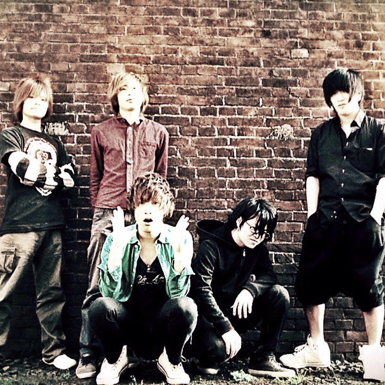 sprained_finger's profile picture. 札幌を拠点に活動中のバンド 【sprained finger】です。通称【つきゆび】 Vo.Yuya @0209_2011、Gt.Hayato @Hayatooo_prs、Gt.Kenta @White_lanpos、Ba.Motoki @naka_motoki、Dr.Tomamu @tomamu116