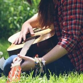 Cant live without music and tweeting!!!!!!!!!!!!!!!!!!!!!!!!!L0lZ :)
I love my life. Cant live without fun.