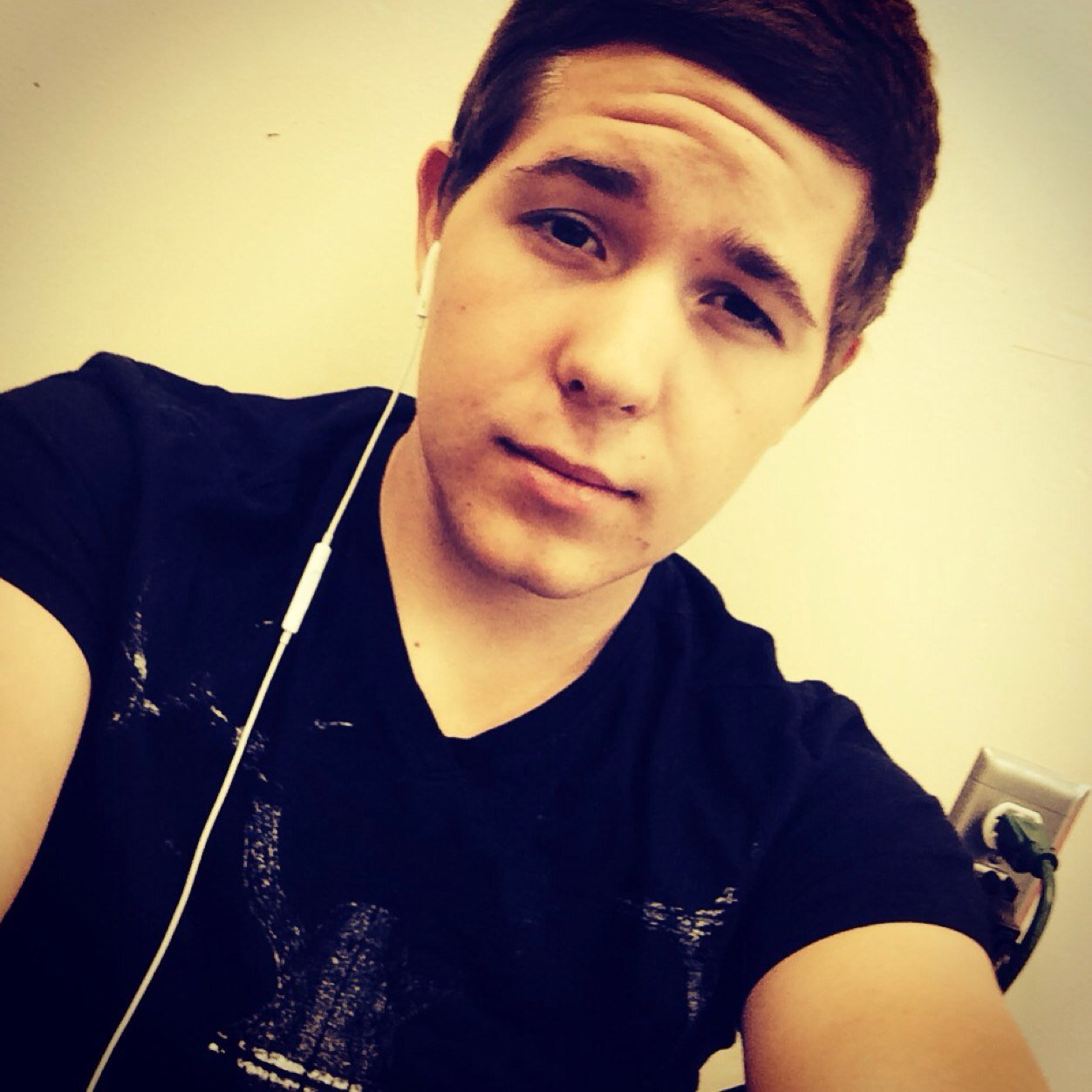 17 | hmu | single