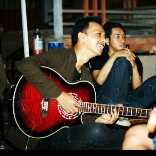 Rindu pasti haus dan lapar, tapi cinta tak pernah hangus dan terbakar.