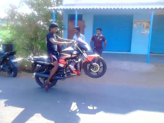 Amuthurider's profile picture. follow me @Amuthu_