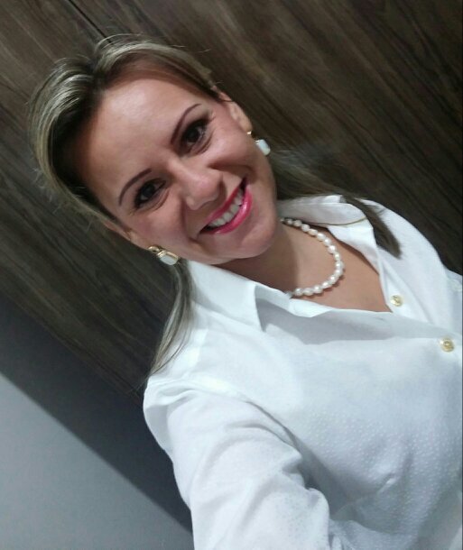 Pastora do Ministério Apostólico Rede ao Mar em Mogi Mirim - SP, casada com Pr. André Carpanelli mãe de Lucas André e Levih André. Apaixonada por VIDAS.
