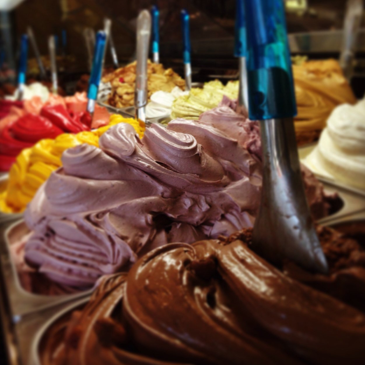 Eds Real Scoop satisfies the sweet tooth with the highest quality home made ice creams and gelatos.