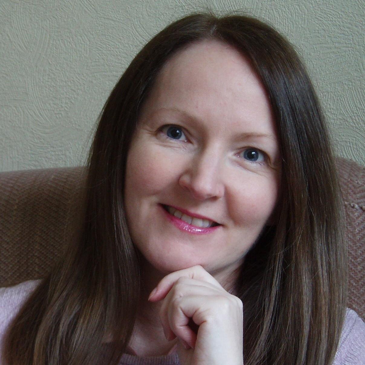 Reader, writer, amateur gardener & soap opera addict
Now using @StephanieWoodGR

Book info:
 ☀️ #holidayreads @StephanieWoodGR
 🎄 #festivereads @TheCloseSeries