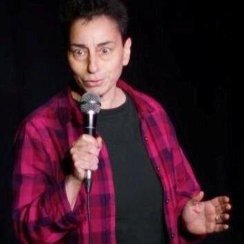 Overprotective lesbian mother 🏳️‍🌈
British-Greek Cypriot 🇬🇧🇨🇾
Stand up comedian 🎭
Life and Wellbeing Coach🌻
To book me please visit my website👇
