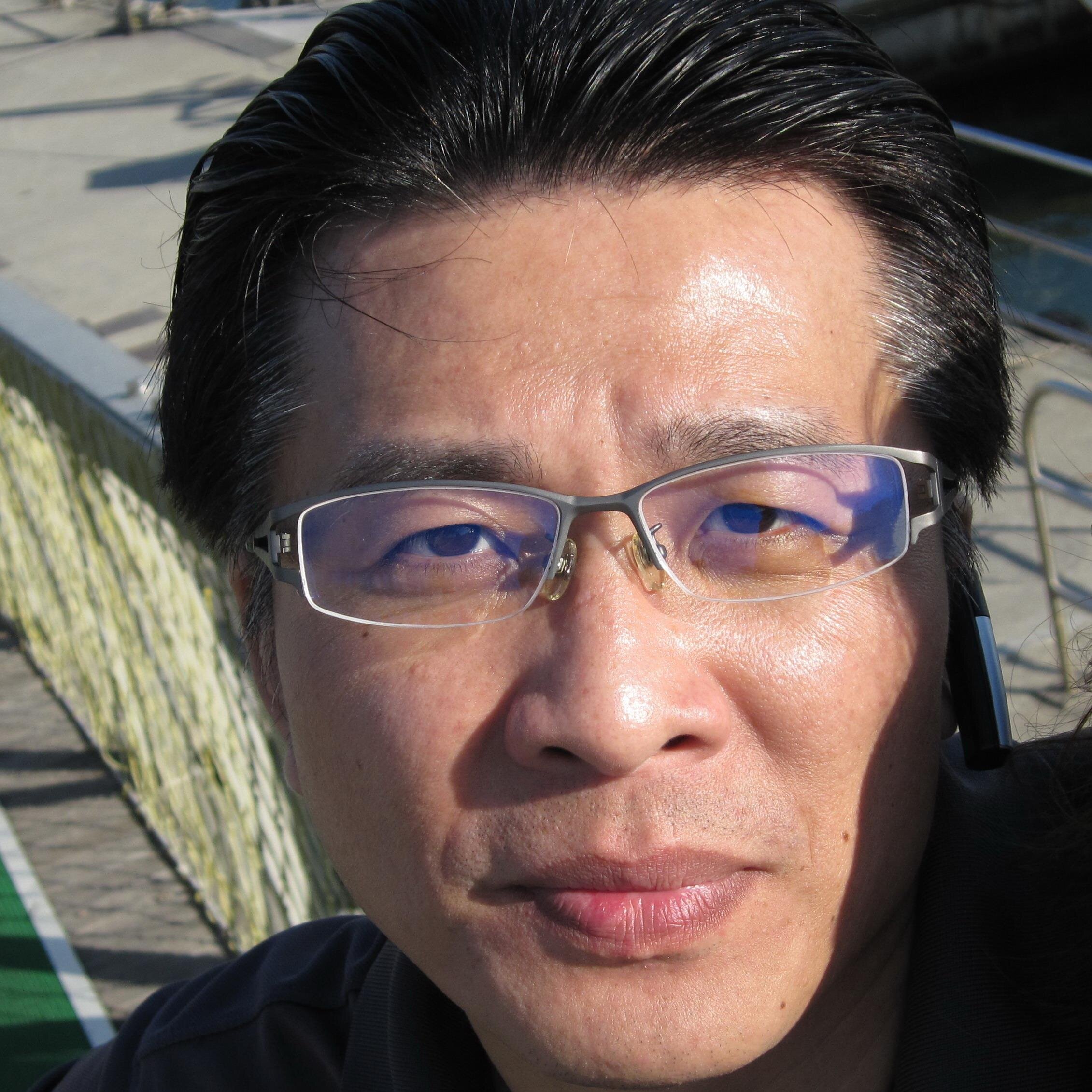 在龍毅企業管理顧問有限公司擔任專案管理顧問經理。負責輔導訓練整合行銷廣告媒體整合規劃診斷企劃。