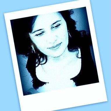 ❤Sorun benden sonra bana benzeyen birini bulup bulamaman değil, bana benzeyenlerle yetinecek olman..! ❤