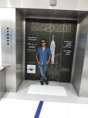 كالزجاج انا سهل عليك كسري لكن حازر من لملمتي لاني حتمآ سوف اجرحك