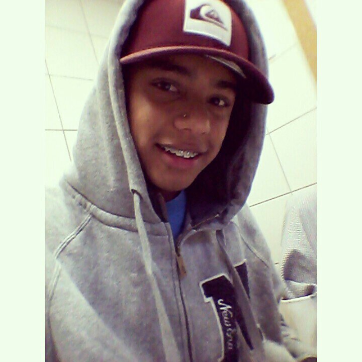 Eu sou apenas mais um na multidão . .