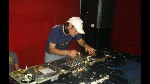 Dj and music lover from London. Catch me playing on https://t.co/KtPLeeSt7f