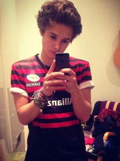 can all the vamps follow me please im dying for a follow, im the craziest vampette ever