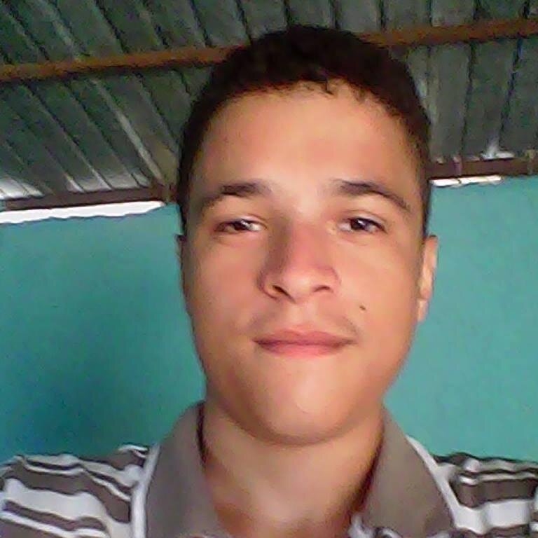 militante del partido socialista unido de venezuela estudiante de bachiller trabajador del psuv politico