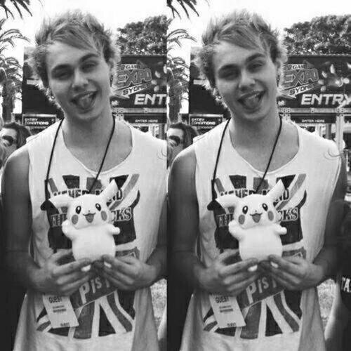 cliffododdle's profile picture. This is a free follow. Go follow @ninjacliffordx and please rt the link down below. It would mean a lot. Thanks