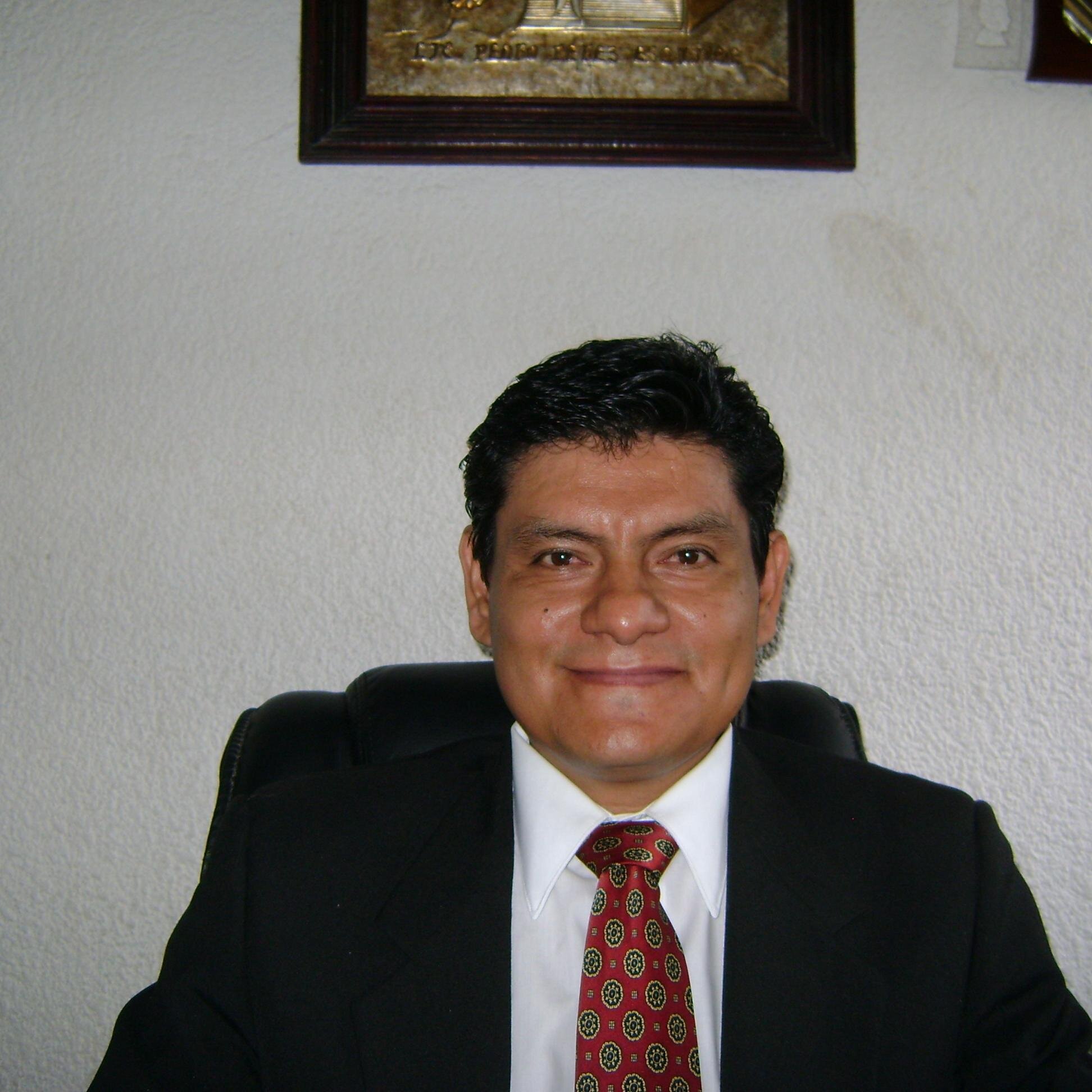 LICENCIADO Y DOCTOR EN DERECHO