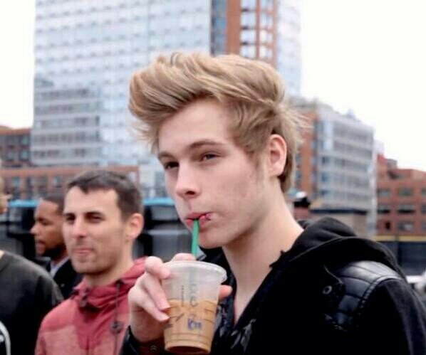 Please follow @hiorhey5sosxx she follows back. Thank you if you already do ♥