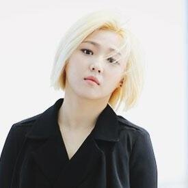 ron191691's profile picture. อดทนเวลาที่ฝนพรำ อย่างน้อยก็ทำให้เรา ได้เห็นถึงความแตกต่าง เมื่อวันเวลาที่ฝนจาง ฟ้าก็คงสว่างและทำให้เราได้เข้าใจ ว่ามันคุ้มค่าแค่ไหนที่เฝ้ารอ