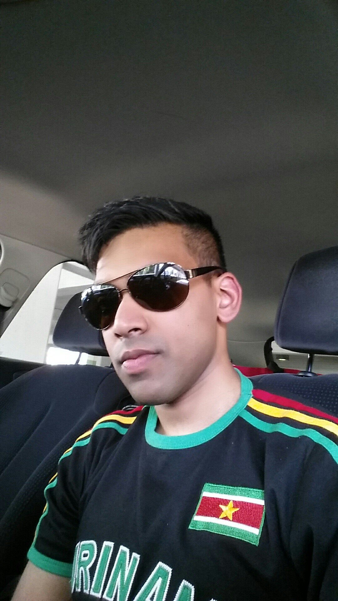 DeepTwitty's profile picture. Me happy person, curious about the world.