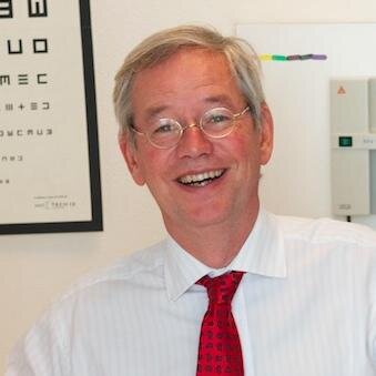 Internist en publicist. Hekelt fabeltjes over voeding en gezondheid. Voeding is een krachtig instrument