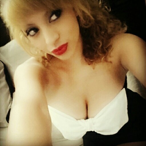 CynDoeee's profile picture. im a dingy as chick so what follow me. 
#BelascoThursdays 3