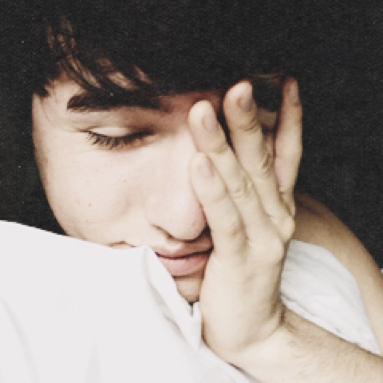 1992caylen's profile picture. too many fandoms aye