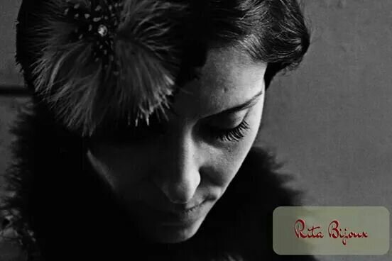 Sognatrice e creatrice di accessori vintage.
