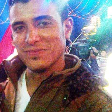 ياما علي نفسي جيت واتحملت ظلم وعانيت فين احساسك فين كلامك اللي كنت بصدقه 
لو عندك حلول ارتاح بيها من تعبي قول 
انا احساسي وصل لدرجه يادوب تحاول تلحقه