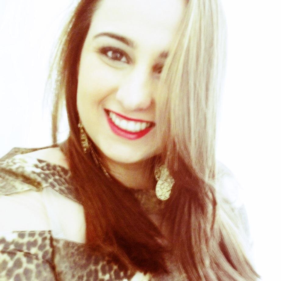 estudante design de moda / gerente proprietária loja maria joão / apaixonada pela vida / apaixonada por moda / apaixonada pelo que me deixa de bem com a vida