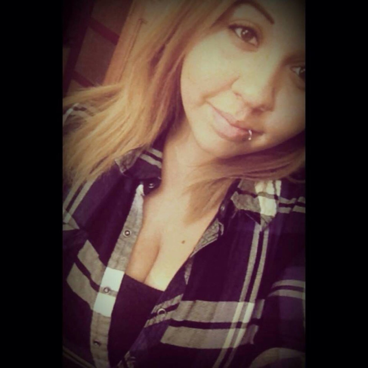 AmazingKrystal's profile picture. Roll that shit, Light that shit, Pass that shit ;) taken❤️ Follow me on Instagram:@its_krystal_dm47  :D #TheFamily❤