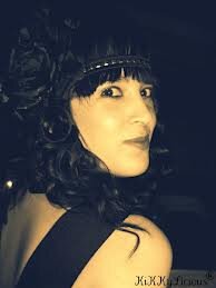 No se ama a una mujer porque sea bella. Es bella porque se le ama.