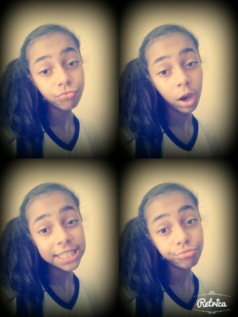 Oii! Me chamo Drika
Hello my name is Drika
Holla me llamo Drika