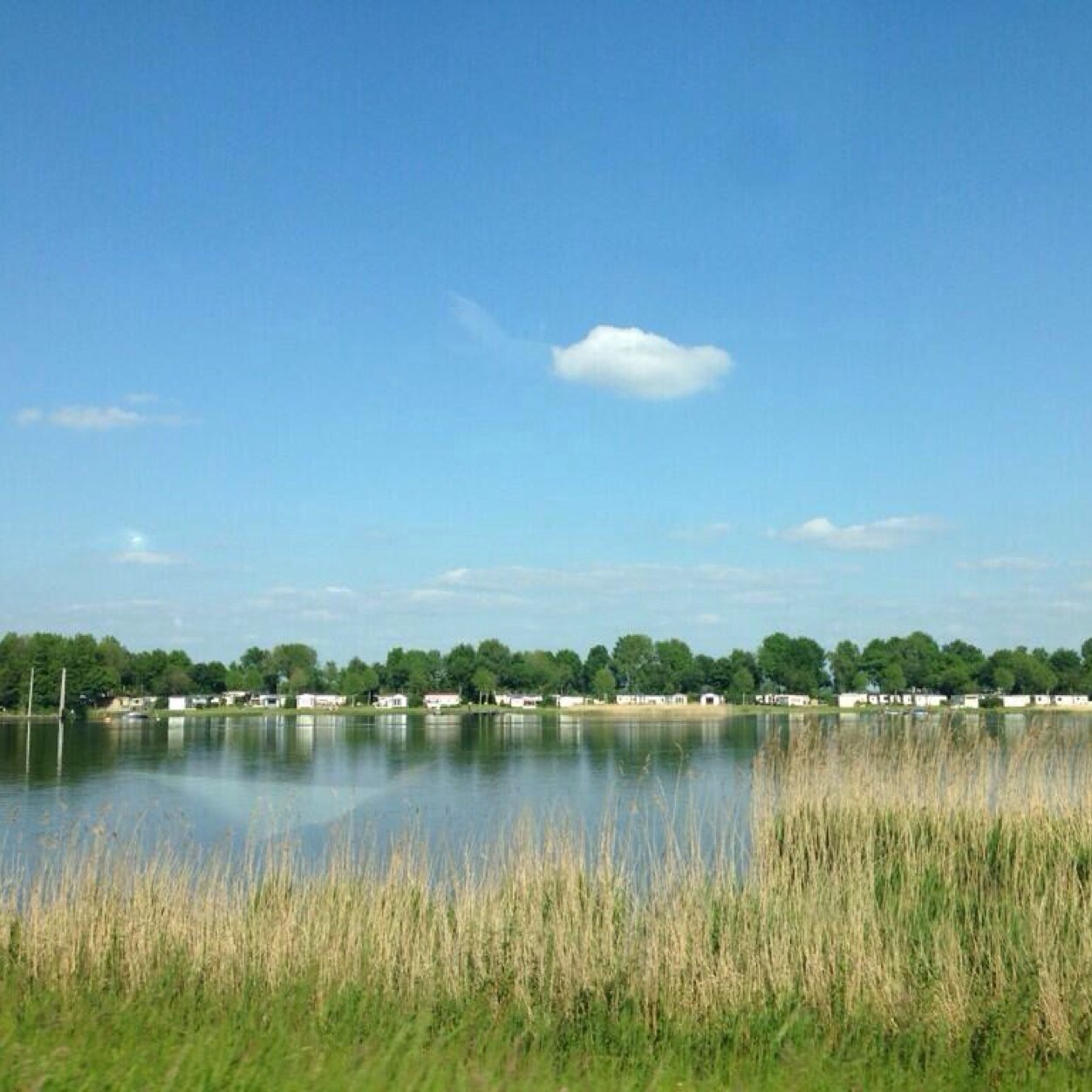 Jachthaven en camping gelegen aan het Drontermeer op slechts een paar kilometer van Hanzestad Kampen.