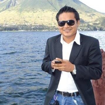 Licenciado en Ciencias de la Comunicación. 
Graduado en la Universidad de Guayaquil.
Productor de televisión