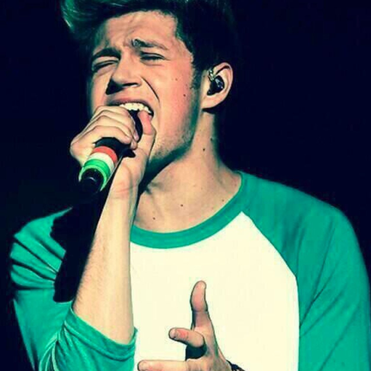 1D 0/5, 5SOS 0/4, The Vamps 0/4. Ask for a follow back! :)