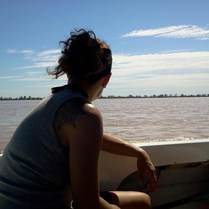 Nací en este universo con la meta de cumplir mis sueños, de dar y recibir amor, de divertirme como un niño. Gracias mundo por darme ese milagro que es la vida