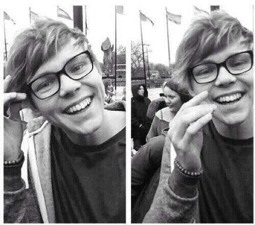 hii!! follow me in my personal account @AshtonHeroe