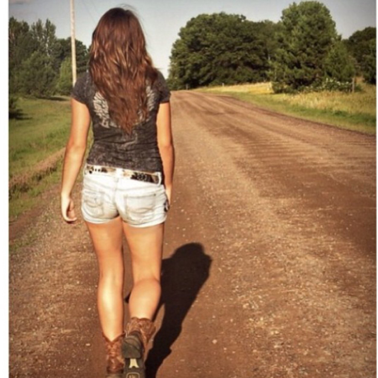 IndianasCharm's profile picture. There is a charm about those Indiana women that make them unspeakably desirable. ♥ A country girl can survive. ♥ Est. May 12, 2014