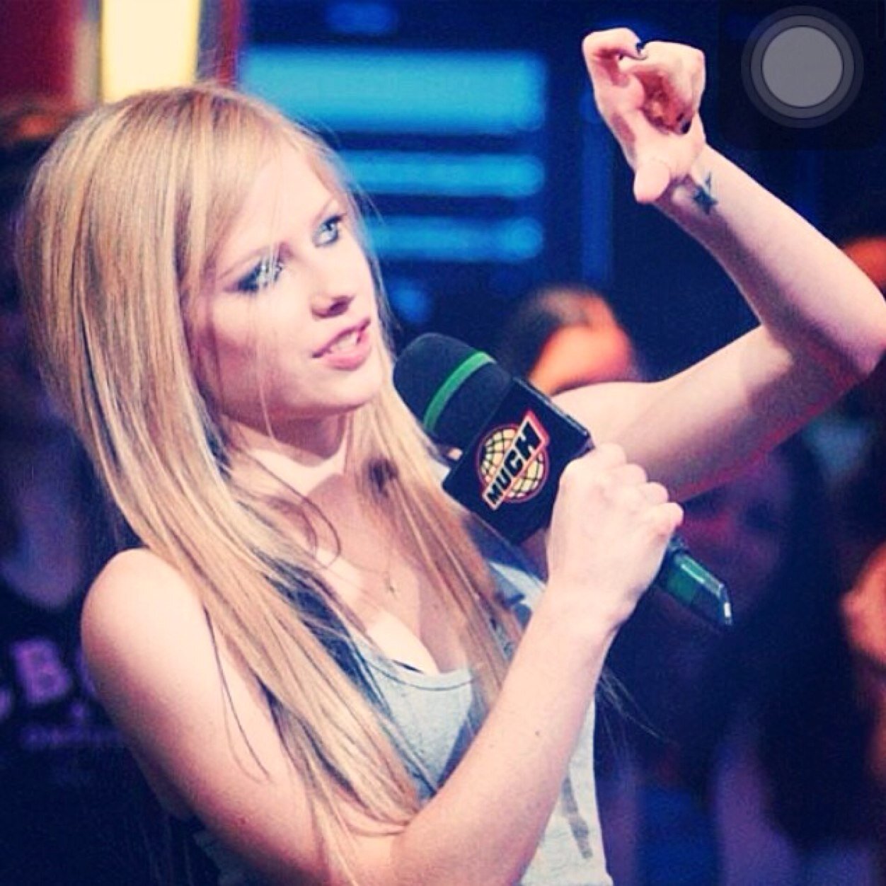 Perdi a senha do @avrillavigne e estou aqui rs