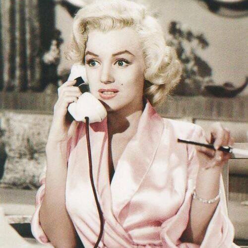 AmorDesesperada's profile picture. :)