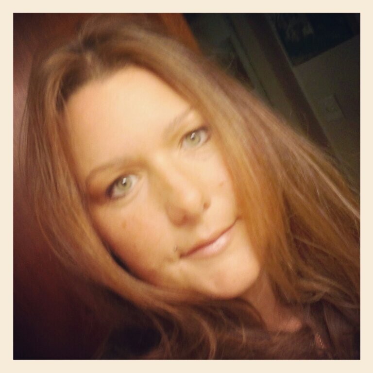 dreamer, star gazer, bibliophile, mother of 5/twin mom, pearlgirl..living life a day at a time...it gets lonely sometimes but I just keep swimming