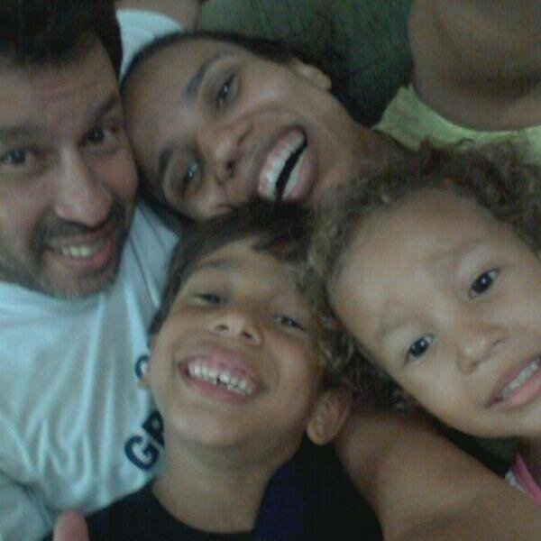 Historiador, marido, pai, apaixonado por livros, pela vida e por Deus.