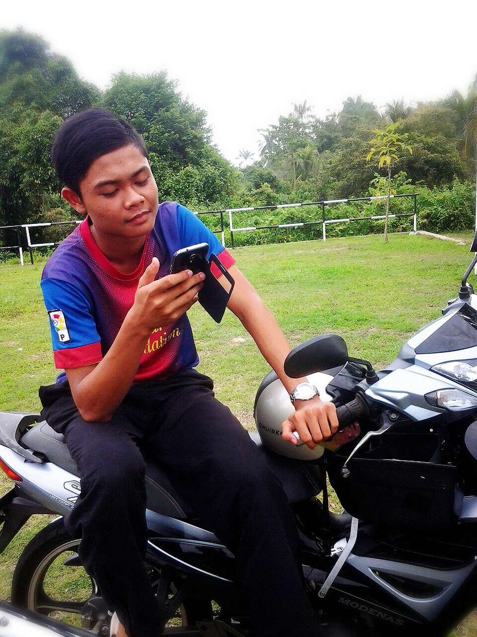 azroul7's profile picture. 