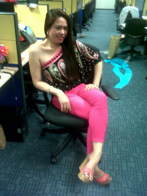 Sanguine personality.Funny but loves being alone.  Loves music and sometimes music is ma only friend.♥