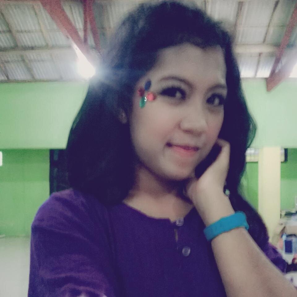 Gandes Intan Sintiana I 12 Juni 1996 I SMAN 1 KADEMANGAN I XI.IPA 3 I BLITAR