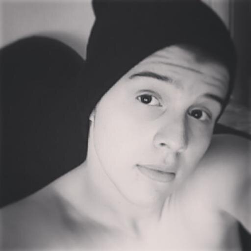 ''A vida me ensinou a nunca desistir, nem ganhar, nem perder mas procurar evoluir''      CBjr.               3