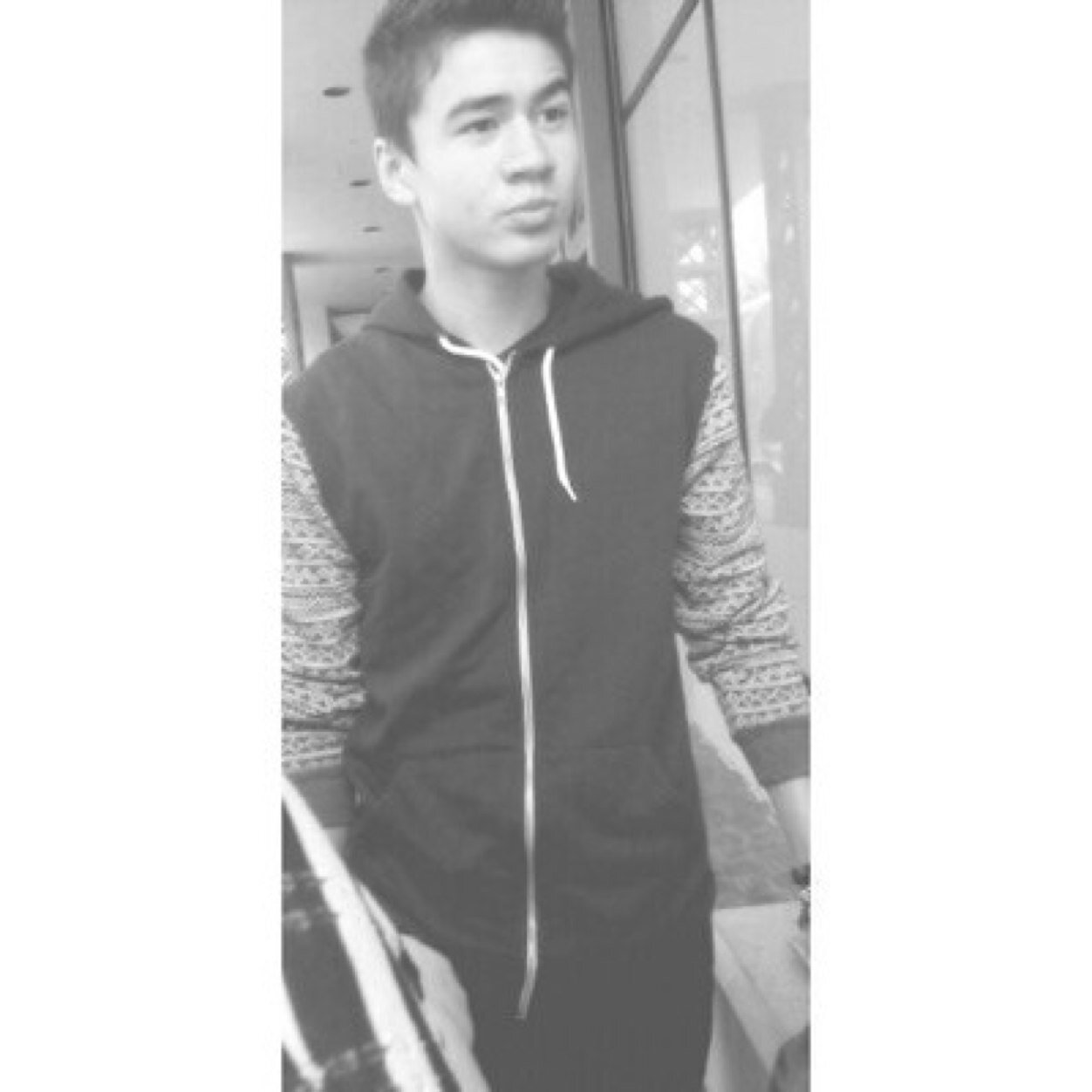If i made u smile follow my personal @starbuckswhoran