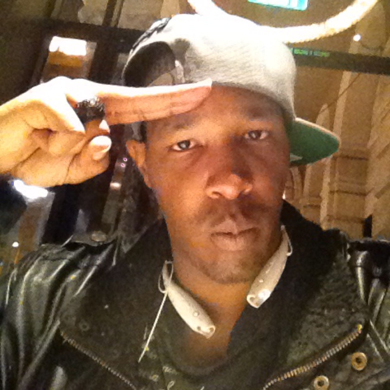 I'm a very funny down 2 earth guy. I love to read write movies, poetry, and songs. I also make beatz. I got food 4 ur mind, body, and soul! Istimulateminds!