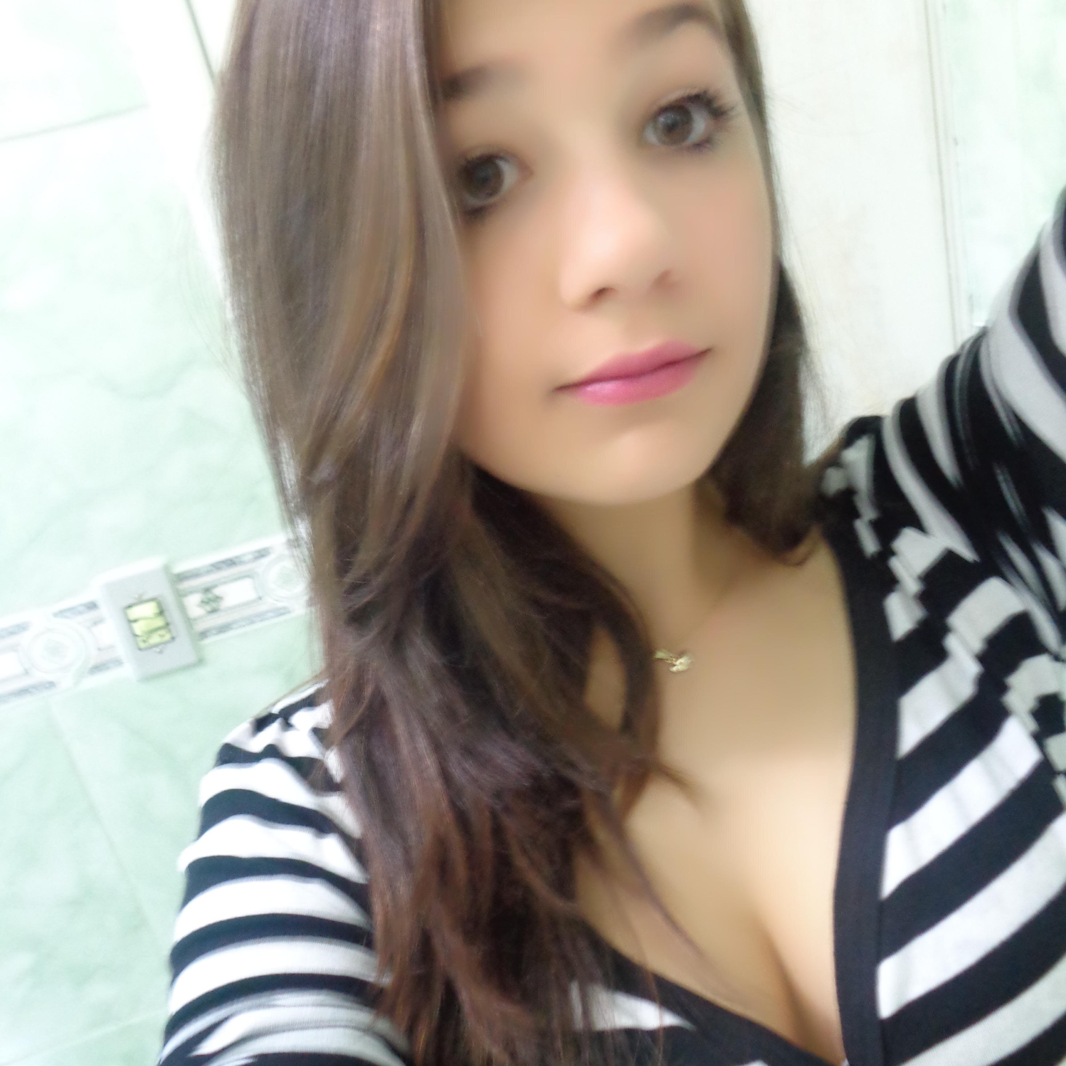 _GiseleC's profile picture. Cada um tem de mim exatamente oque cativou,e cada um é responsável pelo que cativou,não suporto falsidade e mentira,a verdade pode machucar,más é sempre digna ♡